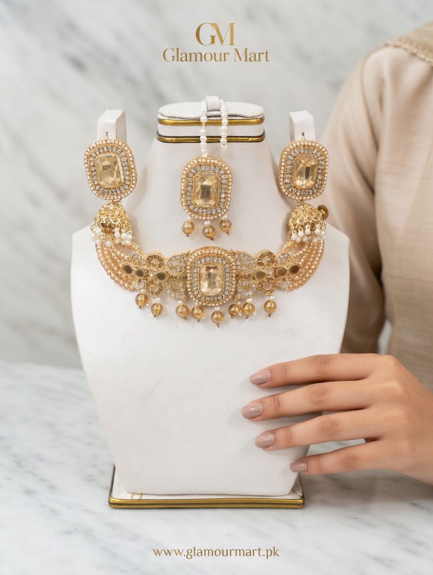 Exquisite Golden Choker Set with Pearls