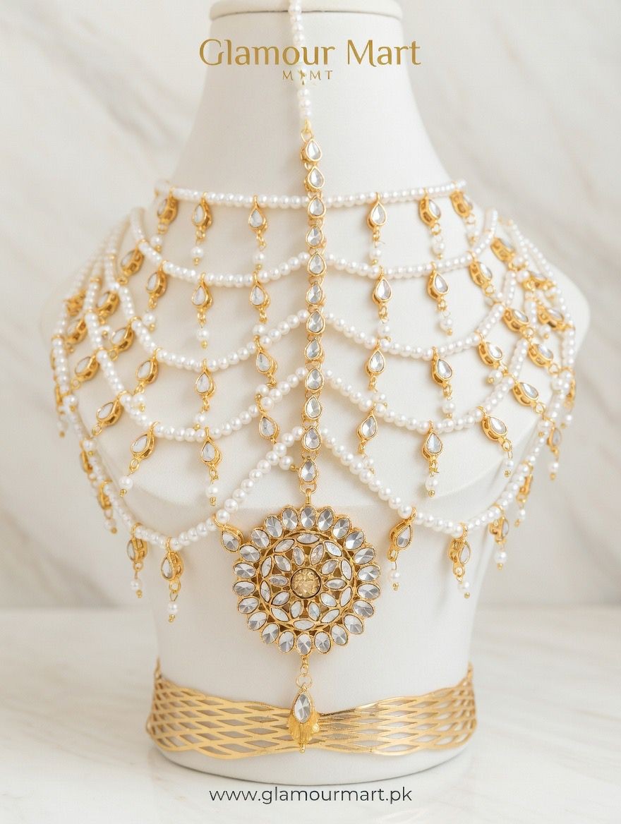 Luminous Pearl and Crystal Statement Necklace